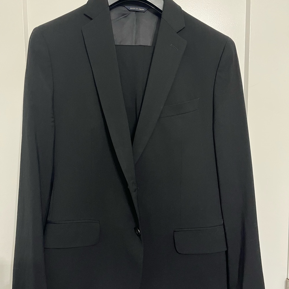100% Italian Wool Banana Republic 2-button Suit